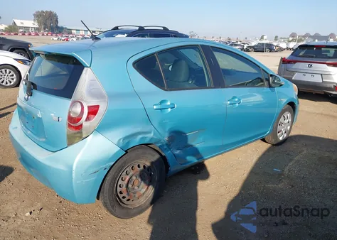 2013 Toyota Prius C Two z USA, uszkodzony, nr VIN JTDKDTB31D1034261